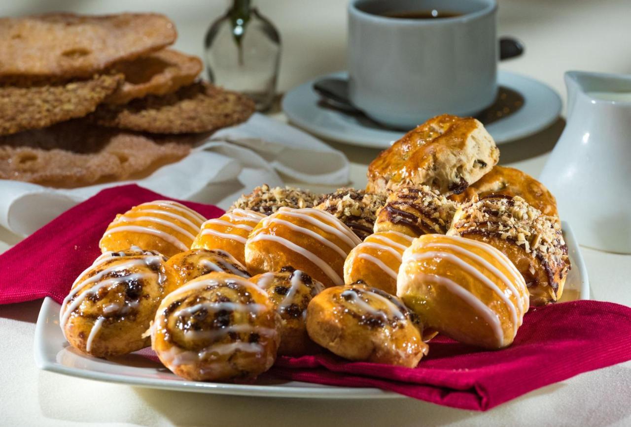 Отель Safi Royal Luxury Metropolitan San Pedro Garza Garcia Экстерьер фото A selection of Danish pastries