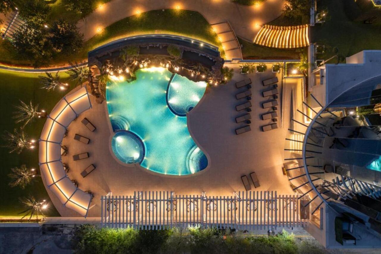 Отель Safi Royal Luxury Metropolitan San Pedro Garza Garcia Экстерьер фото Aerial view of the pool at the hotel