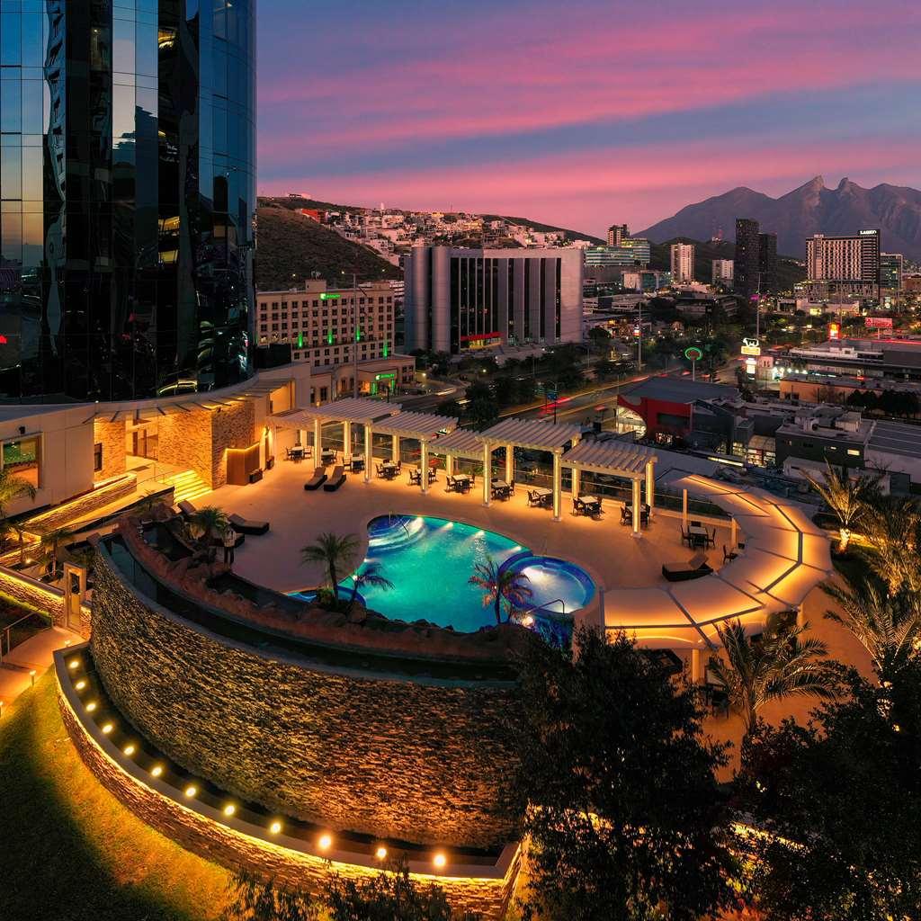 Отель Safi Royal Luxury Metropolitan San Pedro Garza Garcia Удобства фото The pool at the JW Marriott Scottsdale Resort and Spa at Camelback Inn